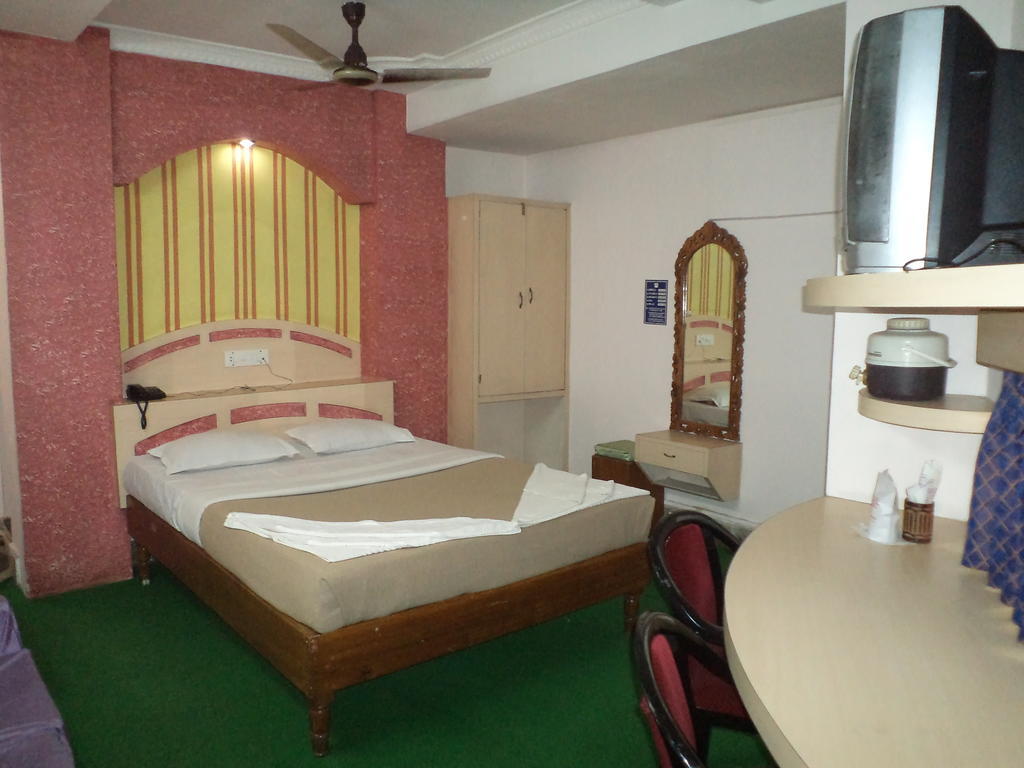 Hotel Mahalaxmi Indo Myanmar Guwahati Quarto foto